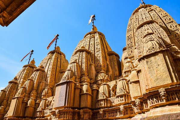 Comment choisir une croisière qui propose des visites des temples Jaïns en Inde?